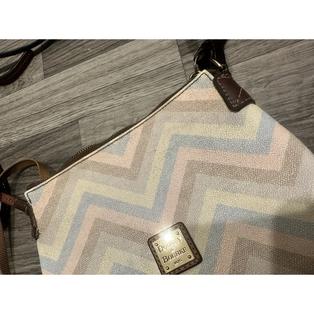 Dooney & Bourke Chevron Suki crossbody bag